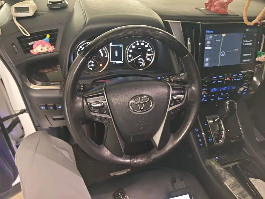 Toyota Vellfire 2022 — фото 11