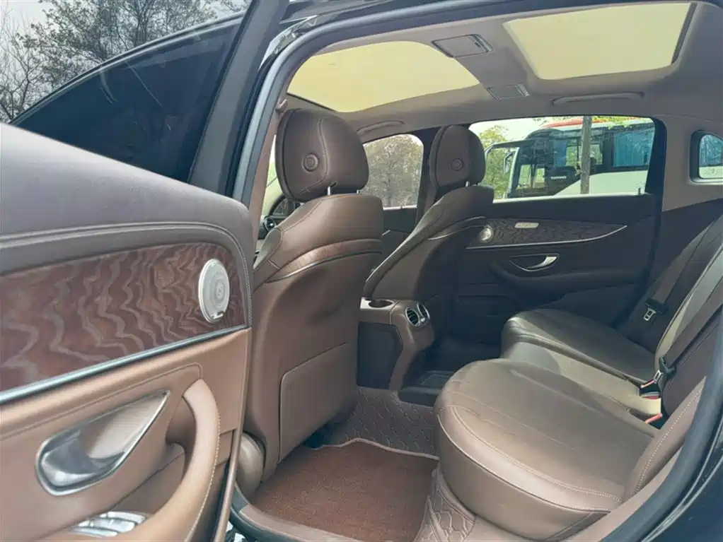 Mercedes-Benz E-Class 2020 — фото 24