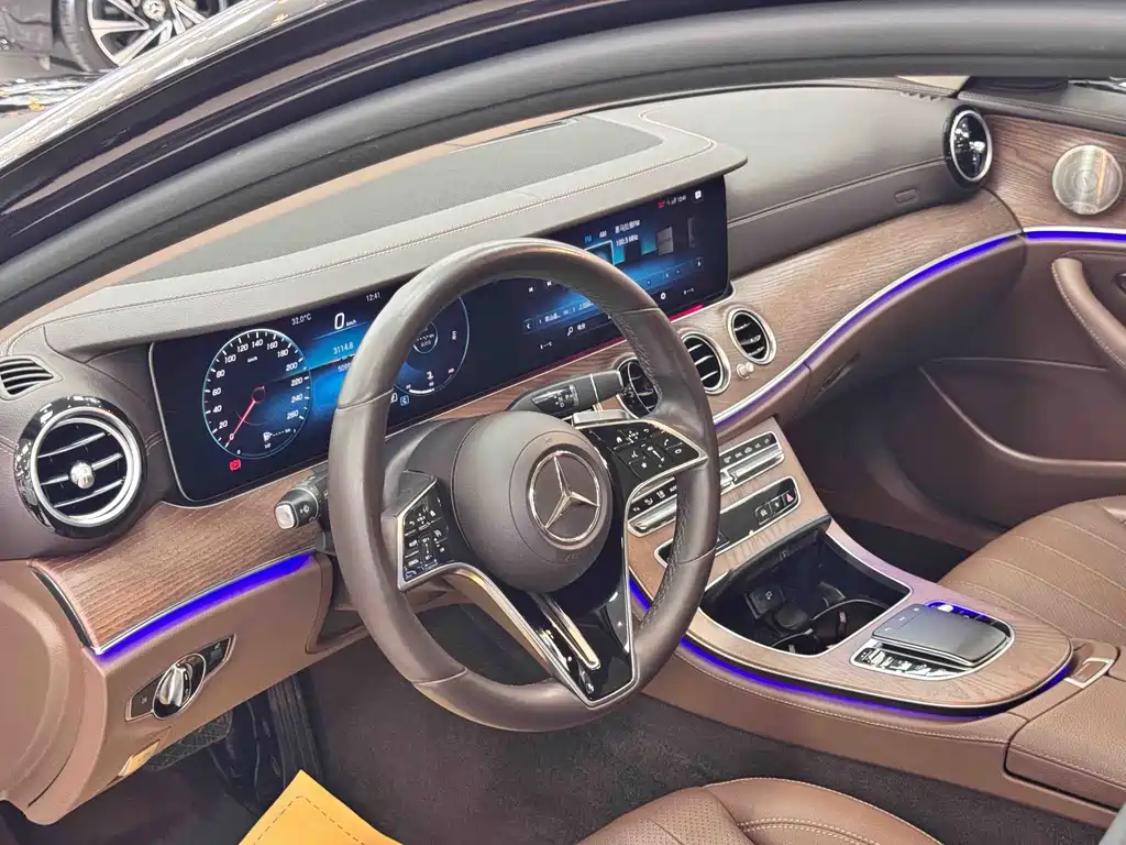 Mercedes-Benz E-Class 2022 — фото 13