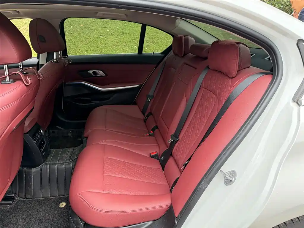 BMW 3 Series 2025 — фото 10
