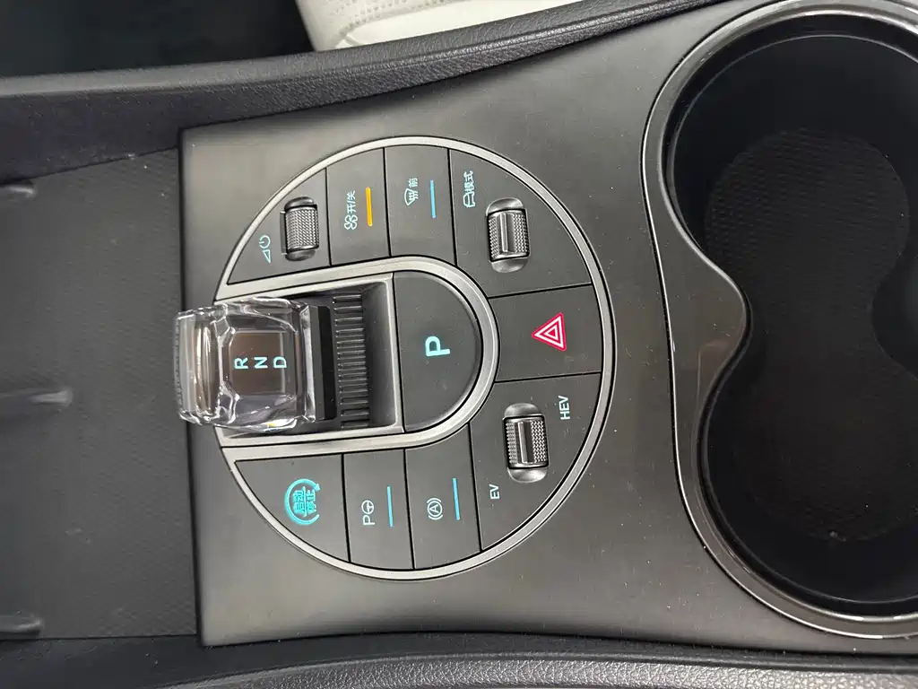 BYD Seal 05 DM-i 2025 — фото 10
