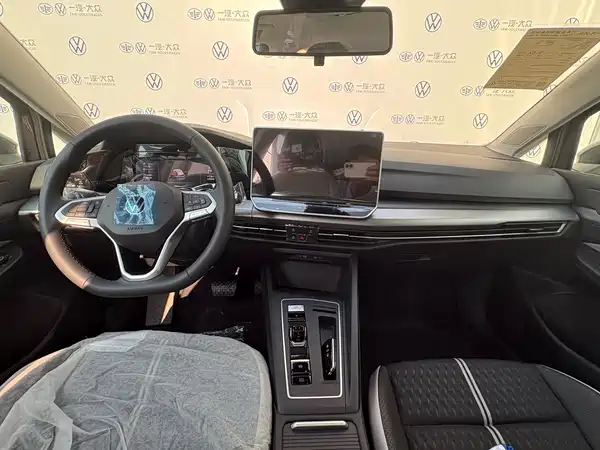Volkswagen Golf 2025