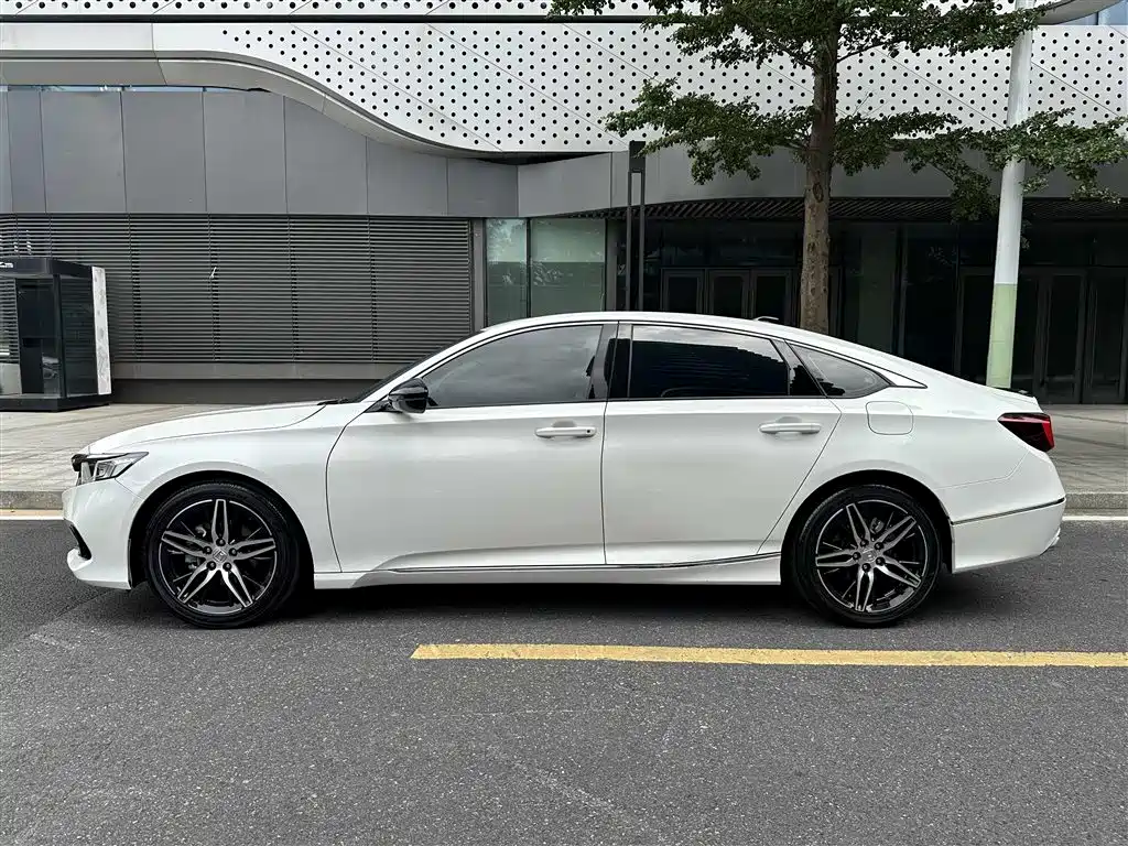 Honda Accord 2022 — фото 10
