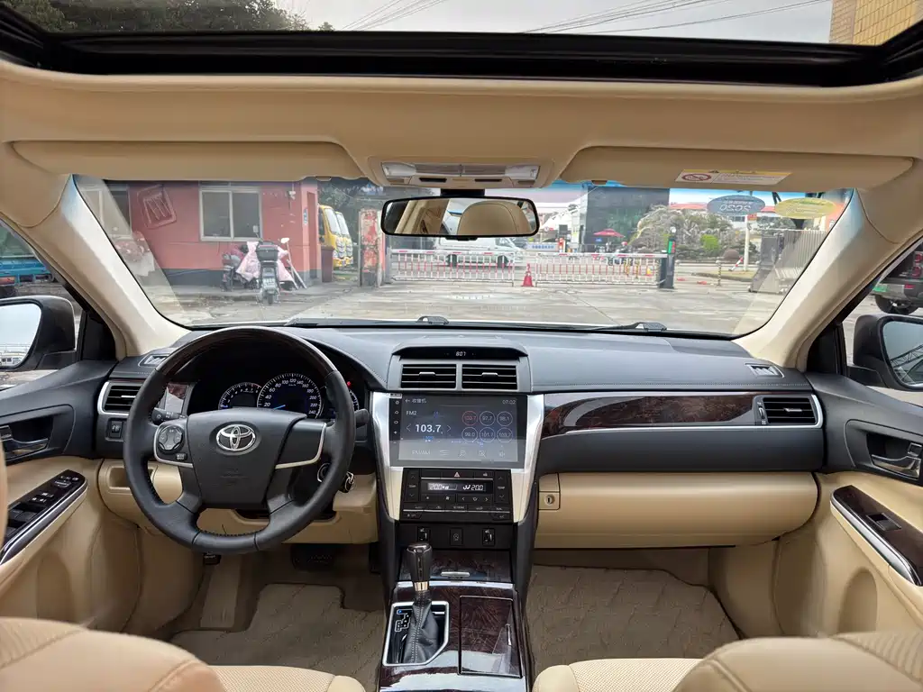 Toyota Camry 2017 — фото 22