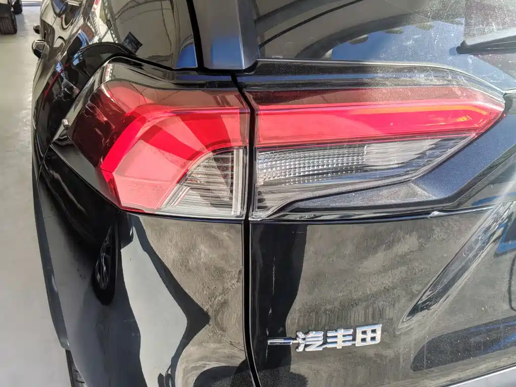 Toyota RAV4 2021 — фото 14