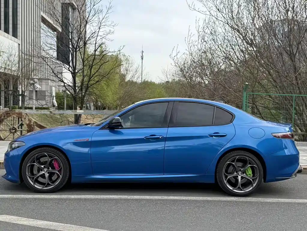 Alfa Romeo Giulia 2025 — фото 2