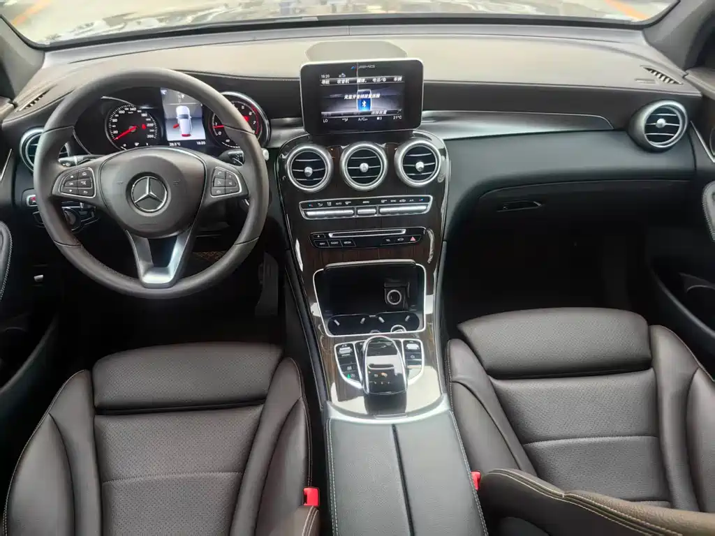 Mercedes-Benz GLC 2018 — фото 13