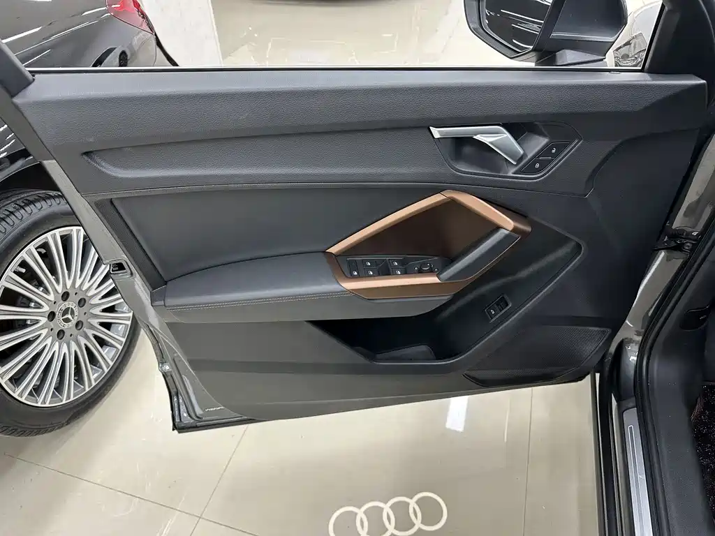 Audi Q3 2023 — фото 12