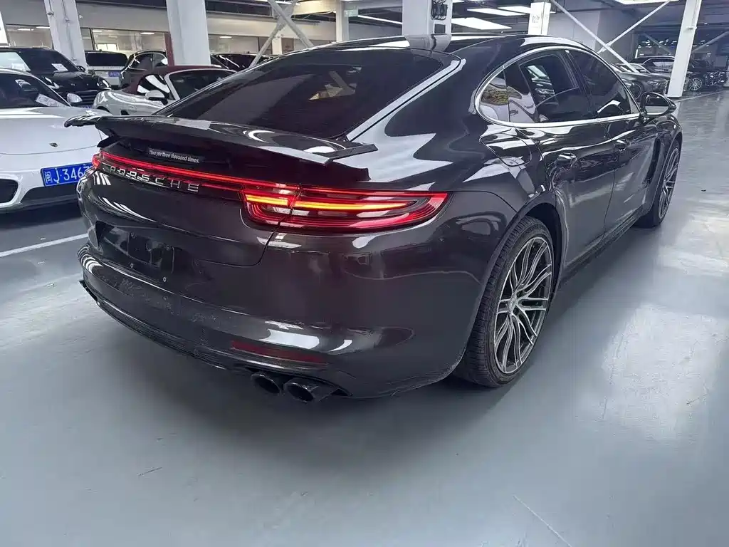 Porsche Panamera 2018 — фото 19