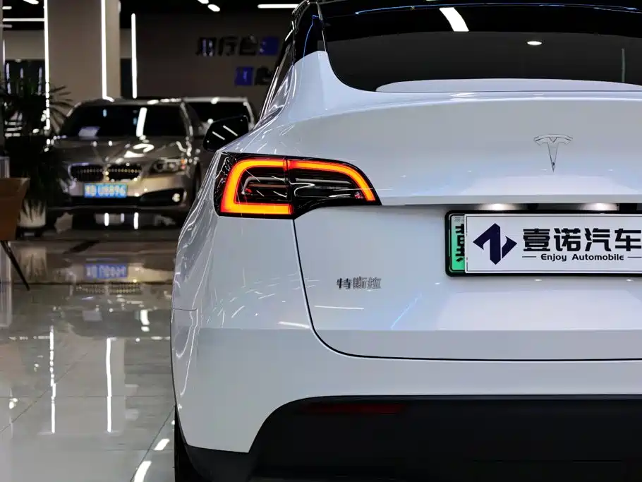 Tesla Model Y 2023 — фото 8