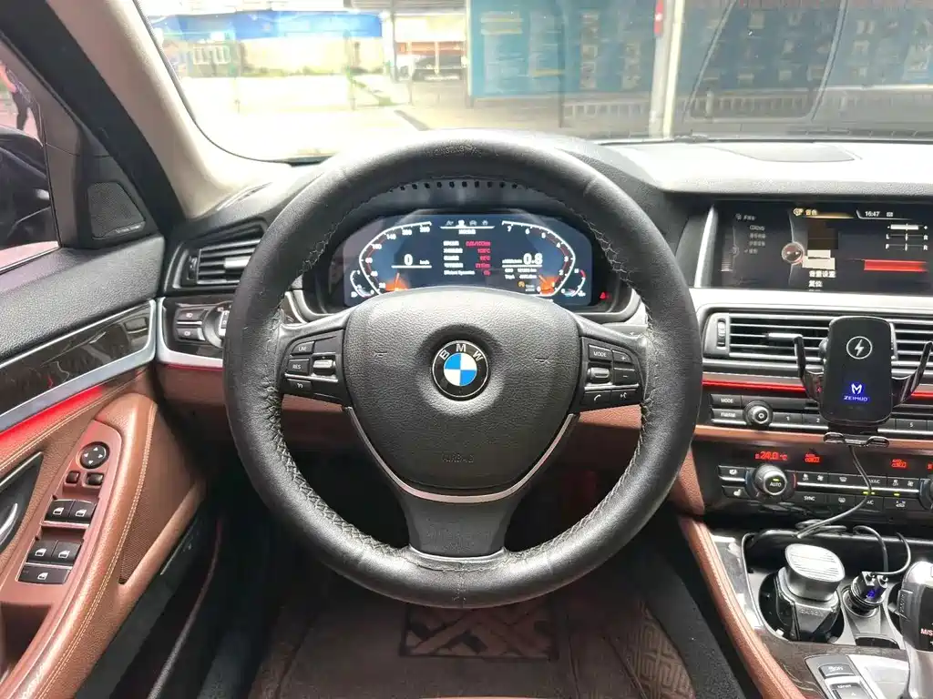 BMW 5 Series 2015 — фото 13