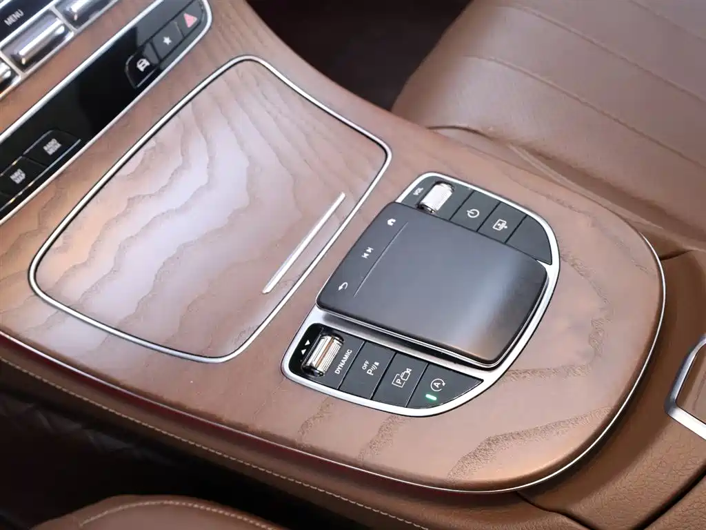 Mercedes-Benz E-Class 2023 — фото 12