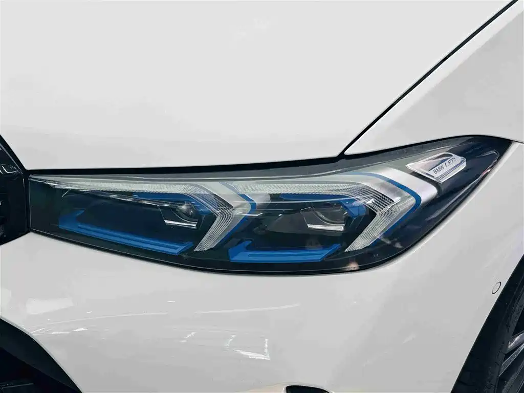BMW 3 Series 2023 — фото 11