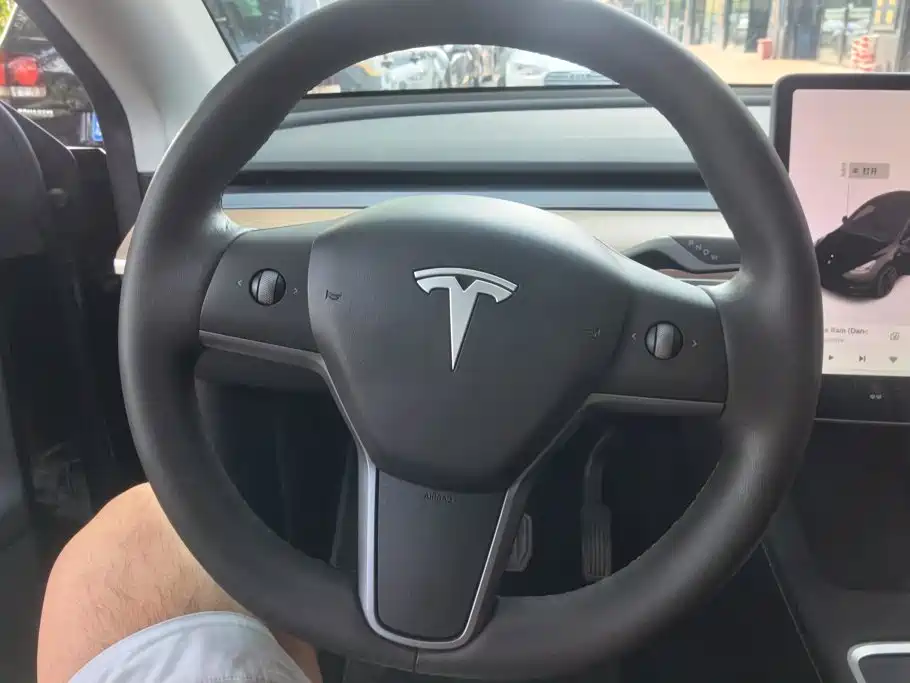 Tesla Model Y 2021 — фото 15