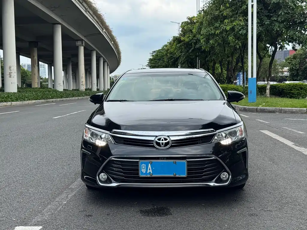 Toyota Camry 2017 — фото 2