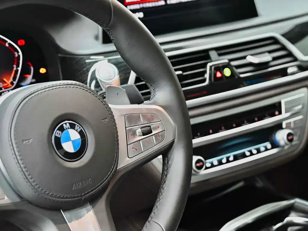 BMW 7 Series 2019 — фото 20