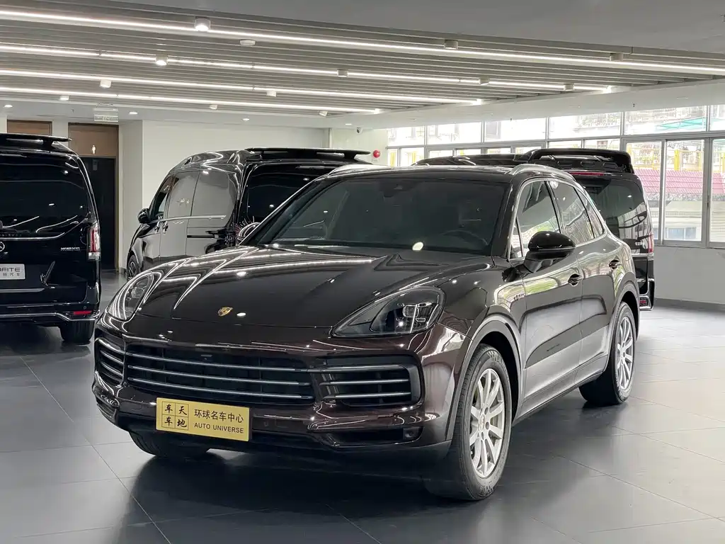 Porsche Cayenne New Energy 2019 — фото 1