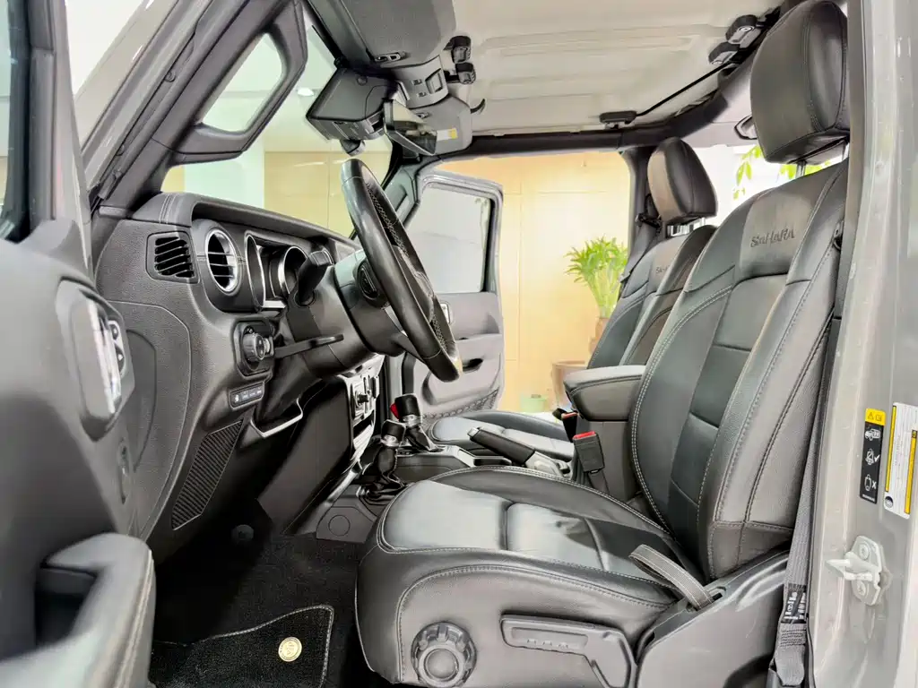 Jeep Wrangler New Energy 2022 — фото 10