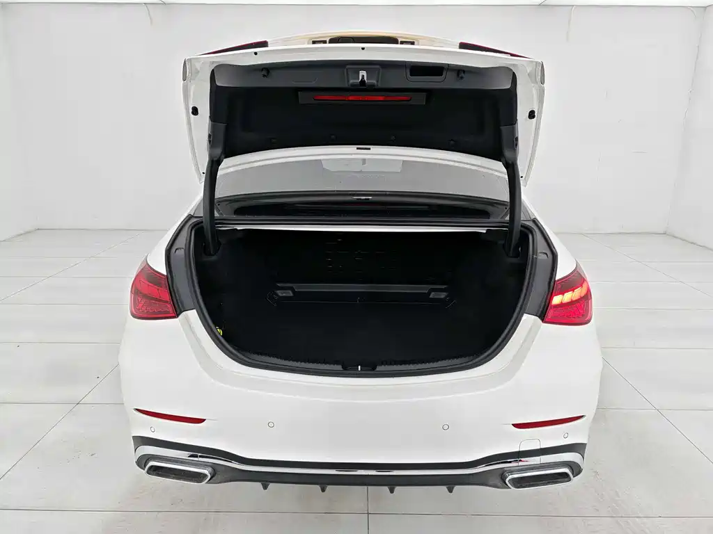 Mercedes-Benz C-Class 2024 — фото 15