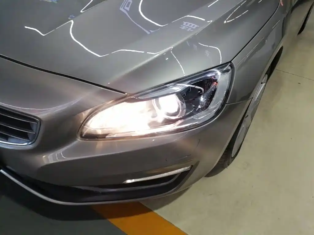Volvo S60 2015 — фото 24
