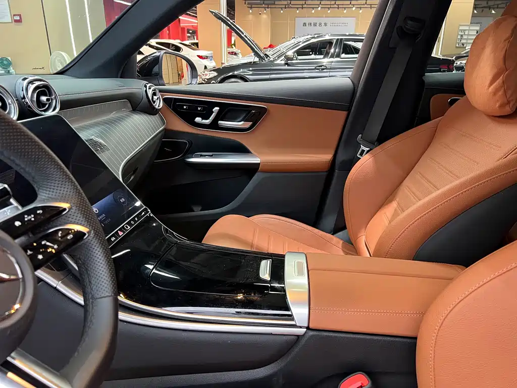 Mercedes-Benz GLC 2025