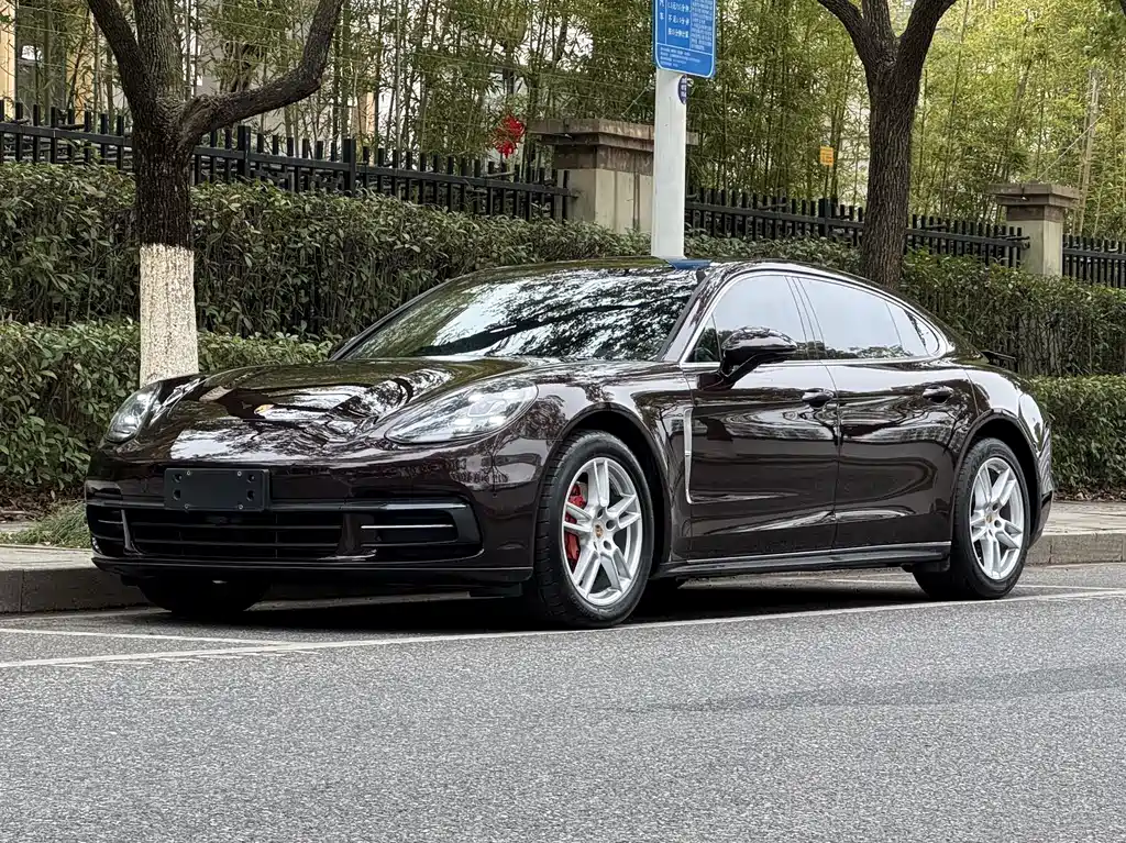 Porsche Panamera 2018 — фото 1