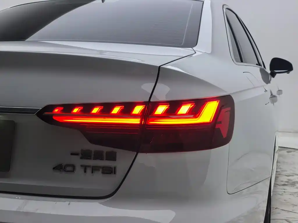 Audi A4L 2022 — фото 21