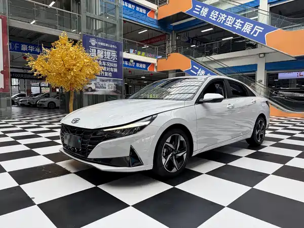 Hyundai Elantra 2022