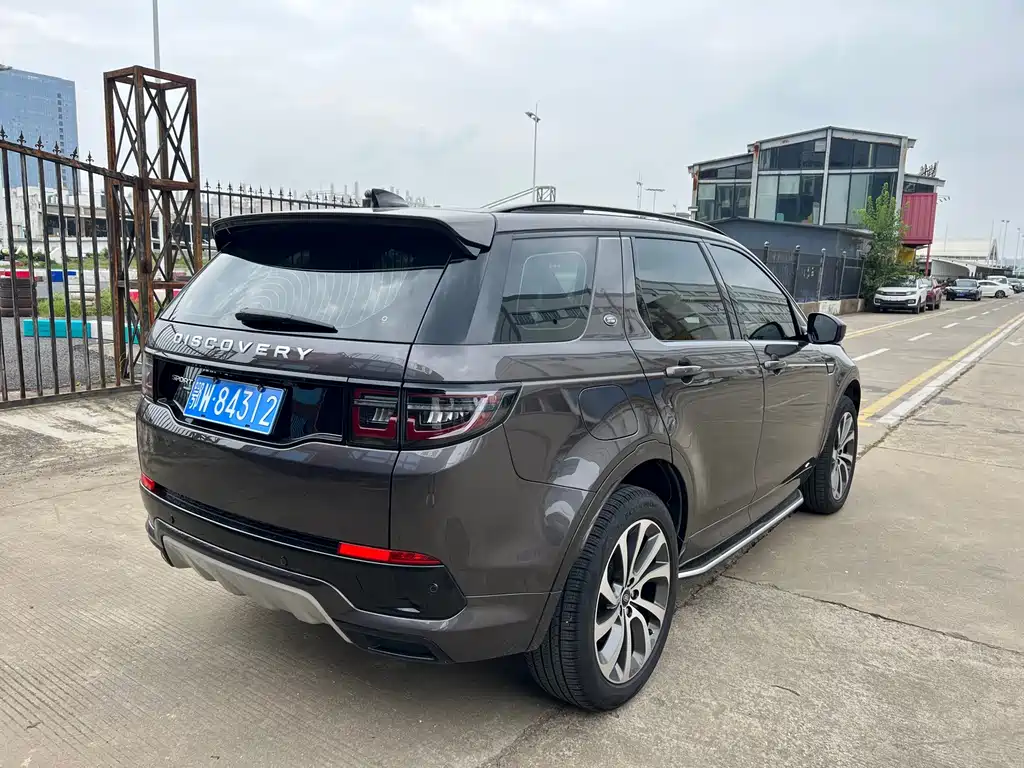 Land Rover Discovery Sport 2023 — фото 18
