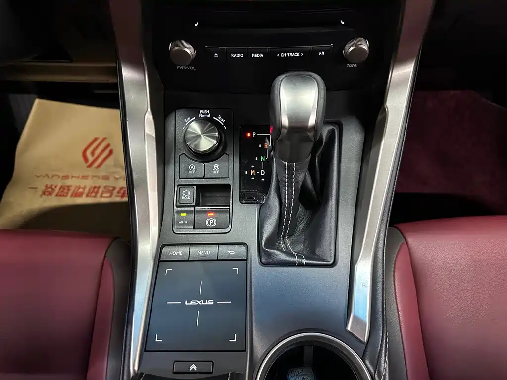 Lexus NX 2018 — фото 12