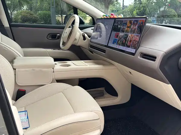 Li Auto i8 2025