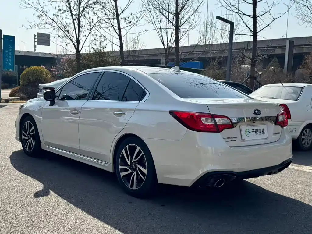 Subaru Legacy 2020 — фото 16