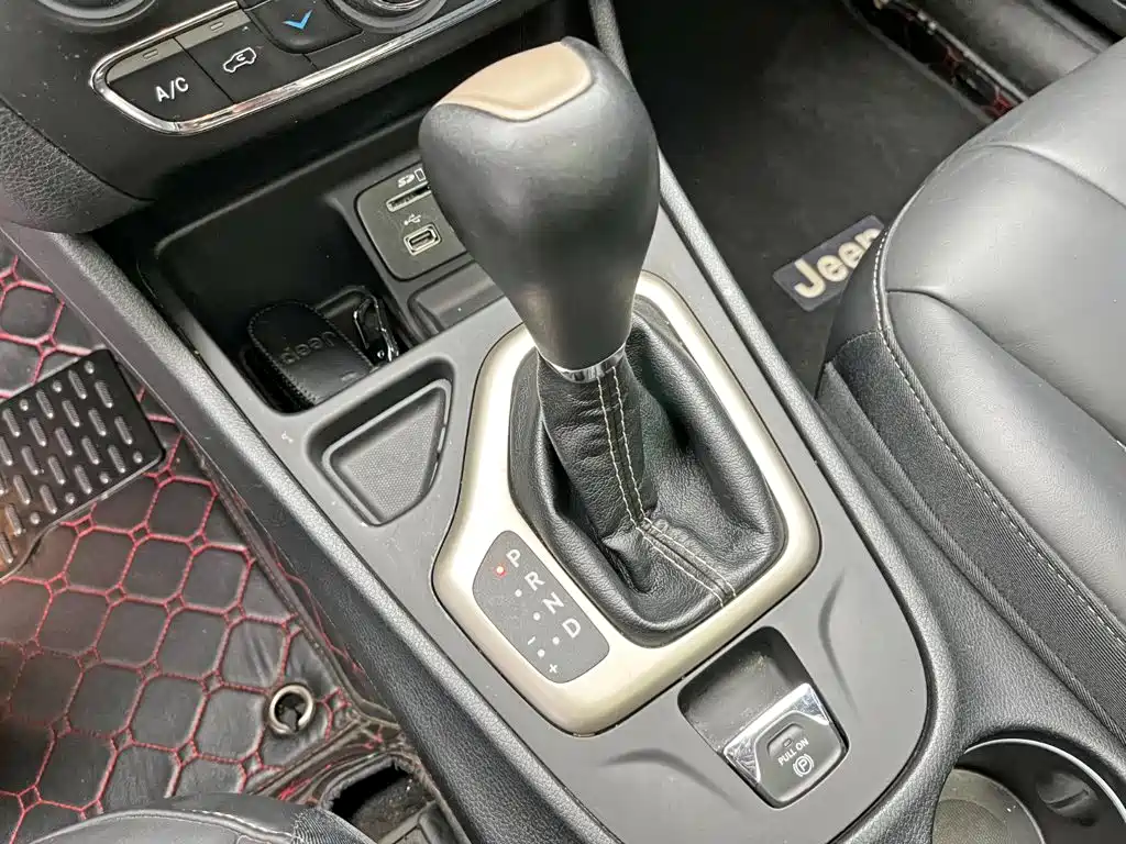 Jeep Cherokee 2017 — фото 17