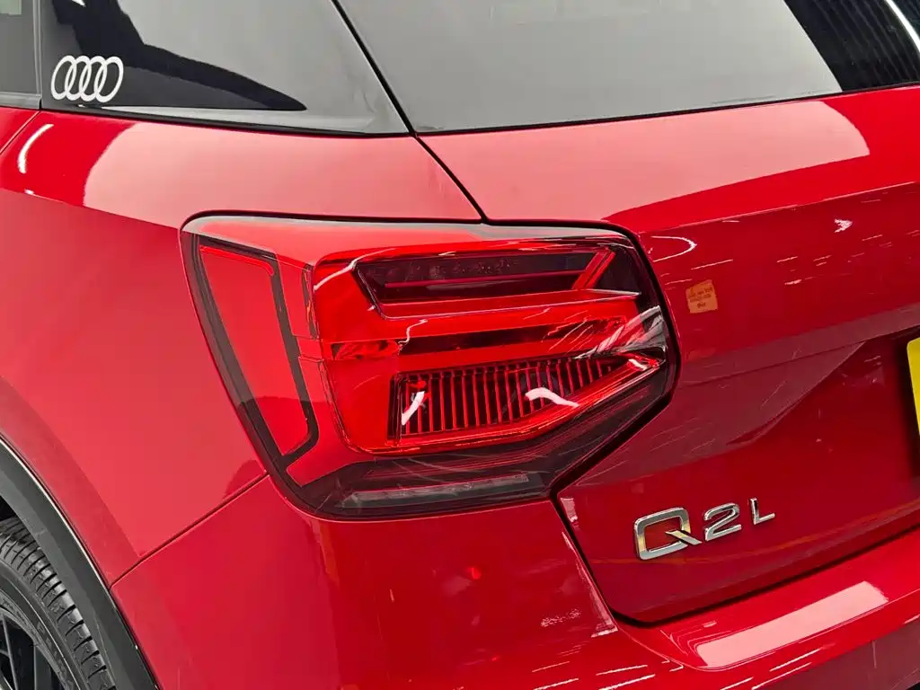 Audi Q2L 2021 — фото 10