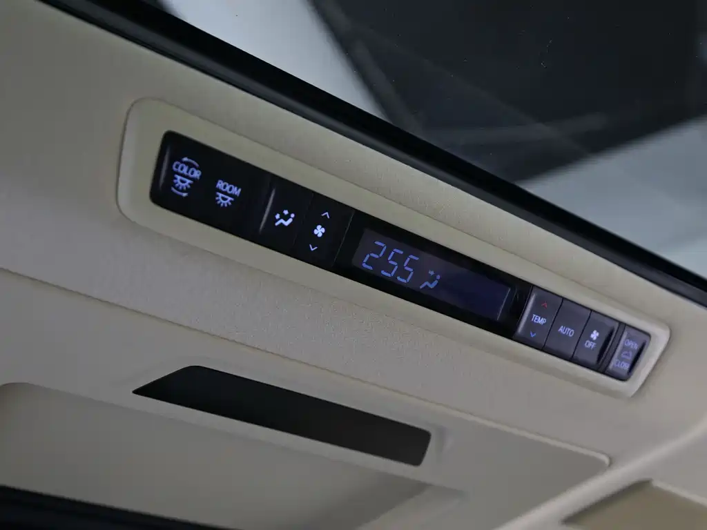 Toyota Alphard 2022 — фото 15
