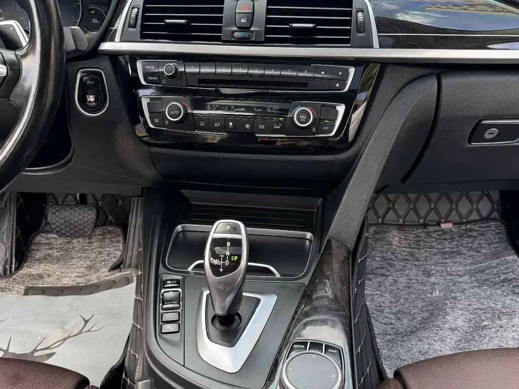 BMW 3 Series 2019 — фото 16