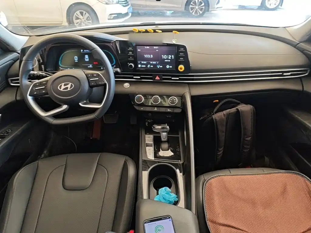 Hyundai Elantra 2024 — фото 10