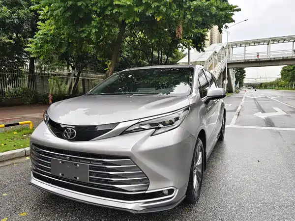 Toyota Sienna 2025