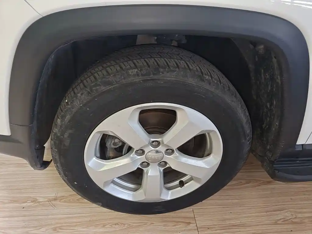 Jeep Compass 2017 — фото 23