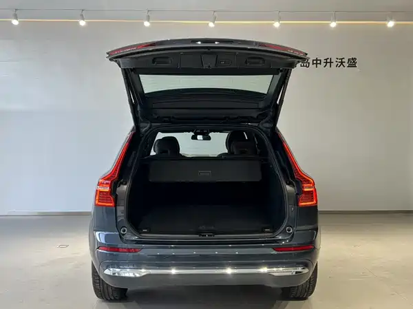 Volvo XC60 2025