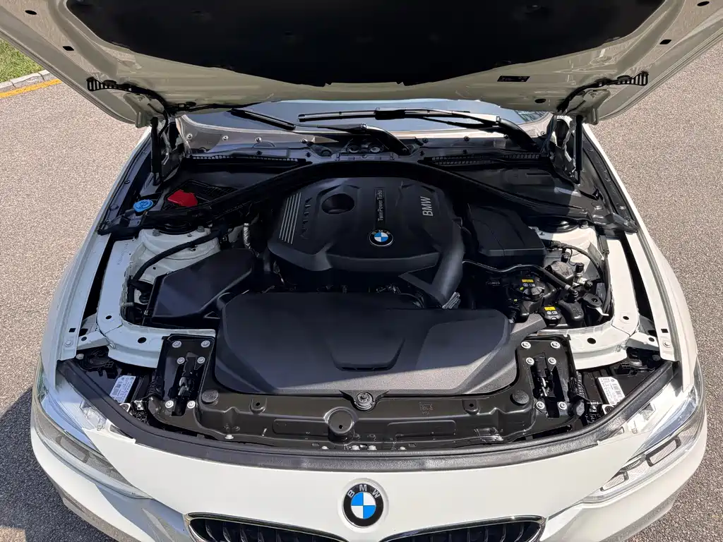 BMW 3 Series 2019 — фото 20