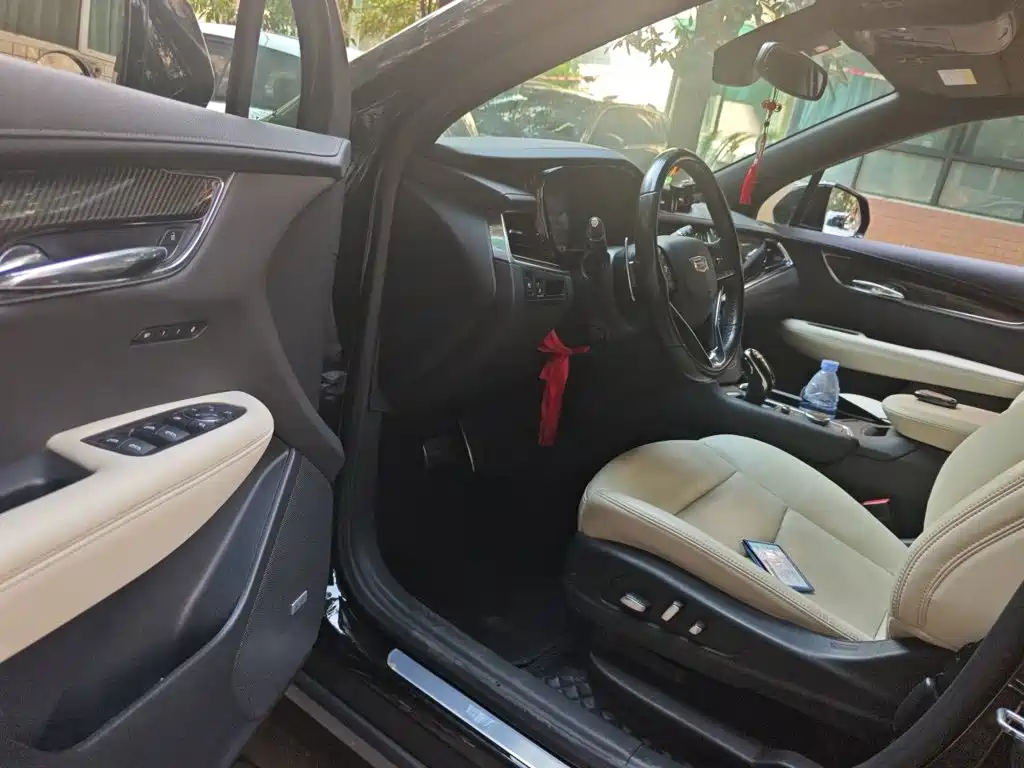 Cadillac XT6 2021 — фото 17