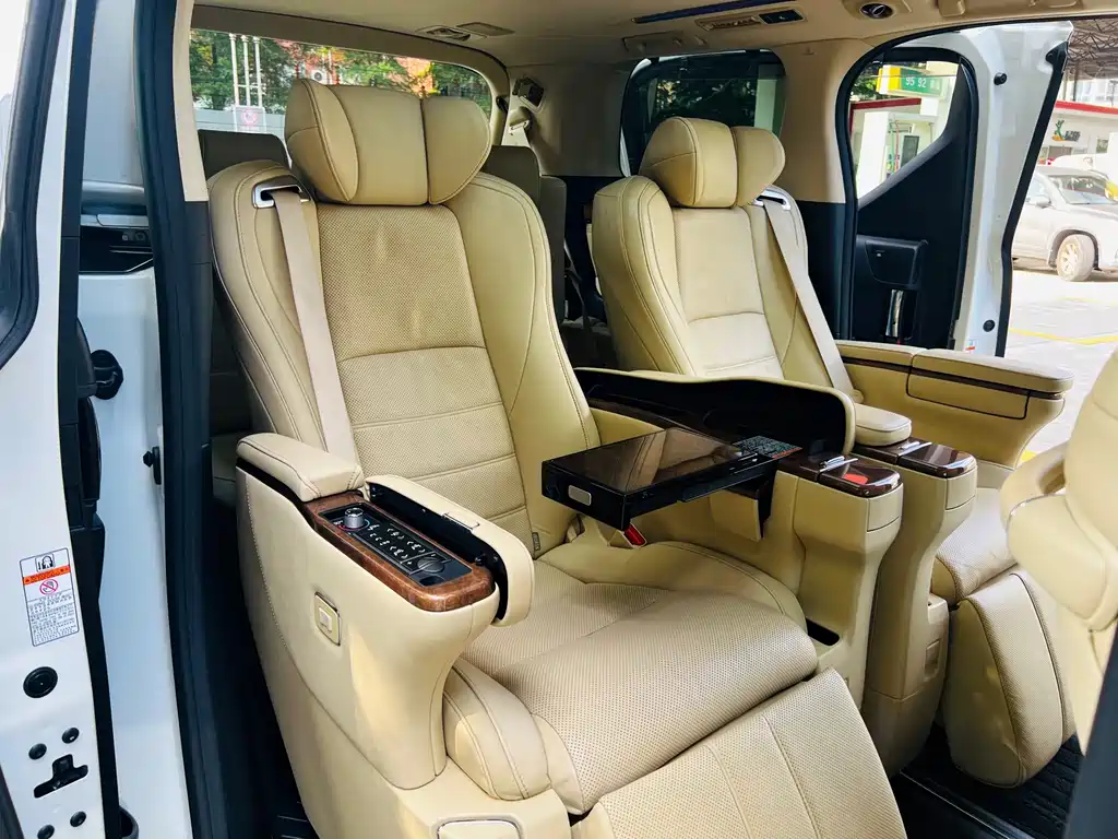 Toyota Alphard 2017 — фото 20