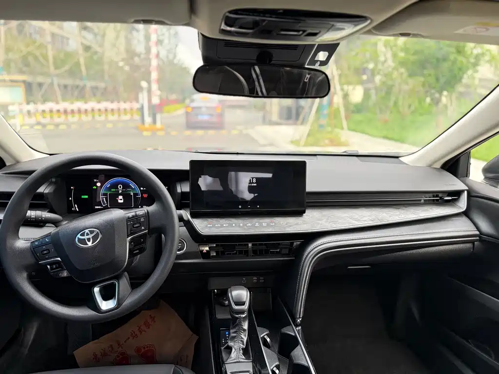 Toyota Camry 2024 — фото 10