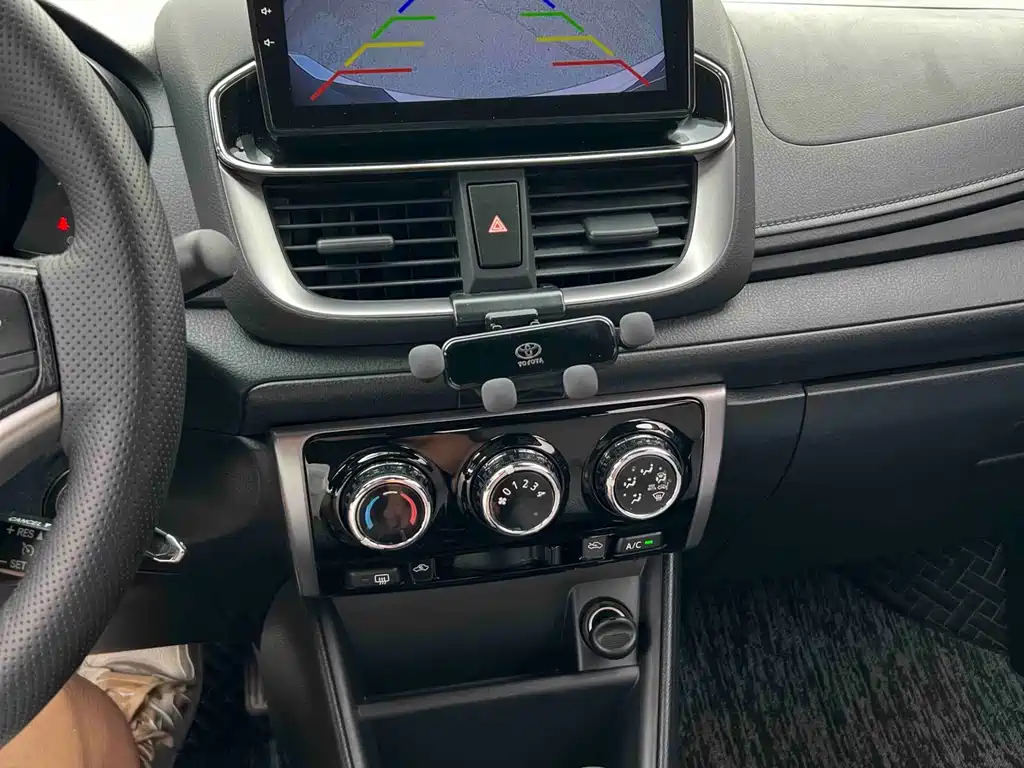 Toyota Yaris L 2022 — фото 11