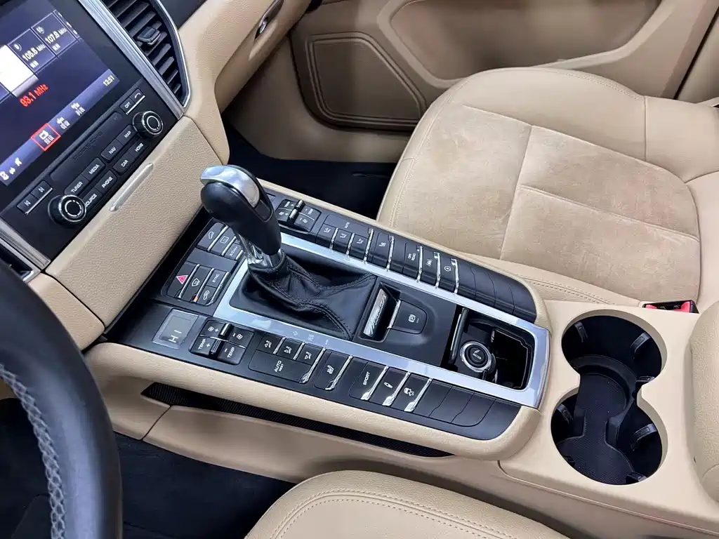 Porsche Macan 2017 — фото 21
