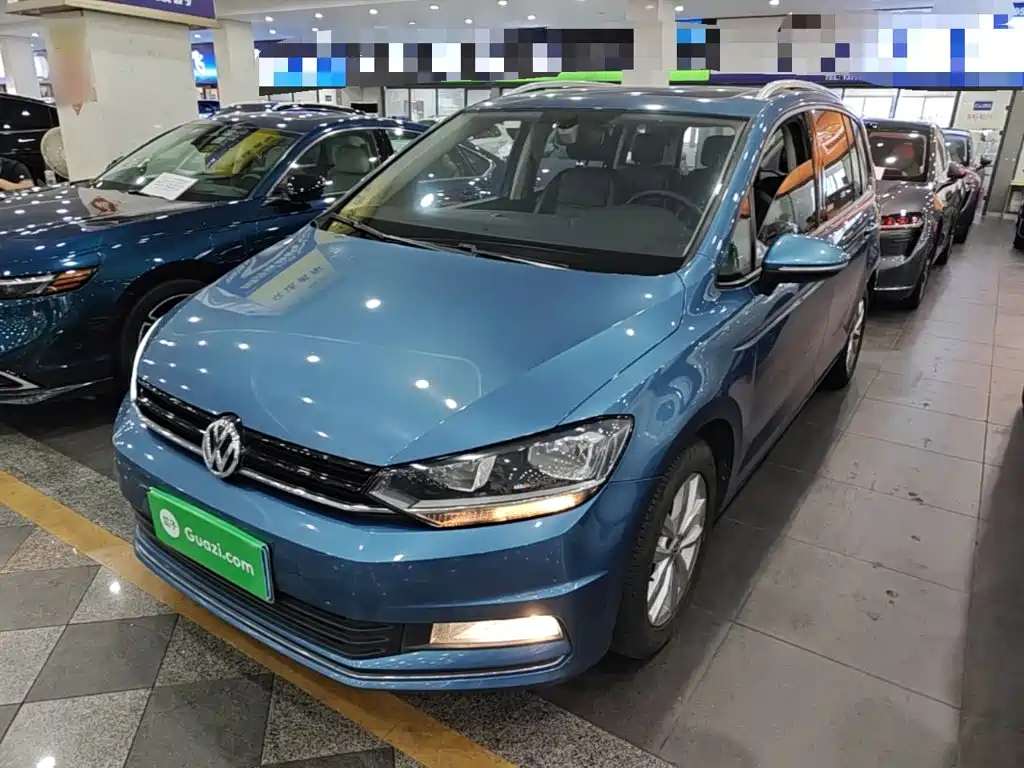 Volkswagen Touran 2017 — фото 1