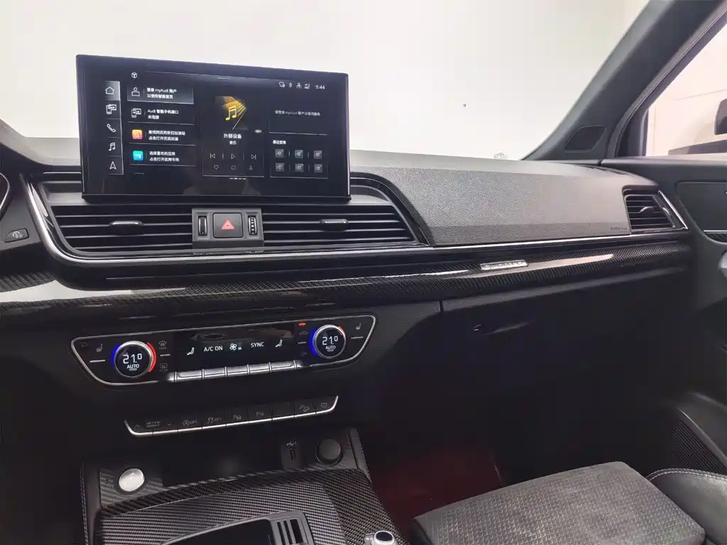 Audi Q5L Sportback 2021 — фото 14