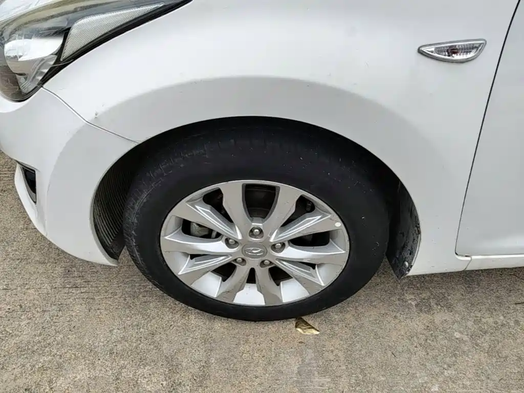 Hyundai Elantra 2017 — фото 23