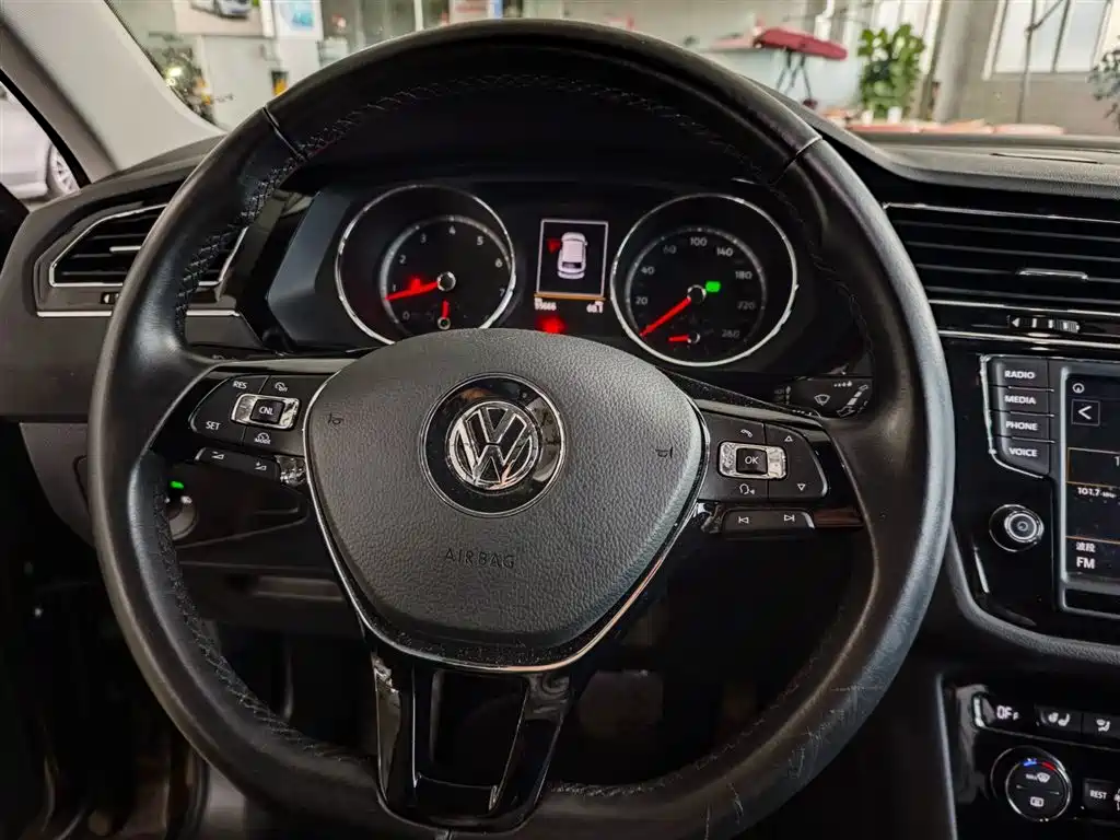 Volkswagen Tiguan L 2017 — фото 13